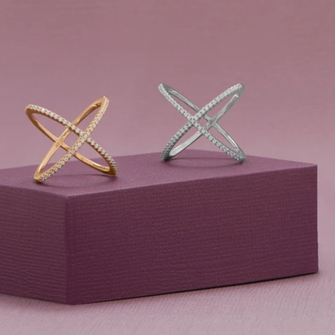 Criss Cross Signity Ring | Silver.